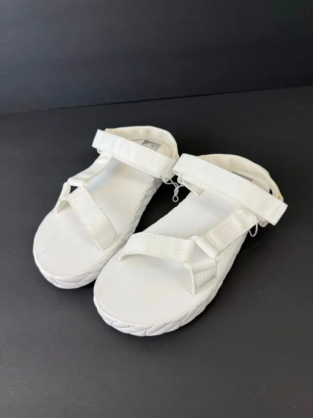 NWOT Dolce Vita White Strappy Sandal Zaidey 3 Platform Big Kid Summer Foam Slide